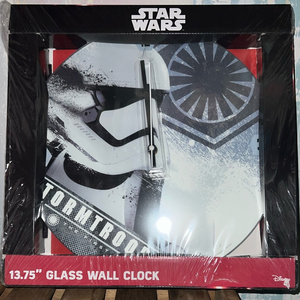 Star Wars Glass Wall Clock - Stormtrooper